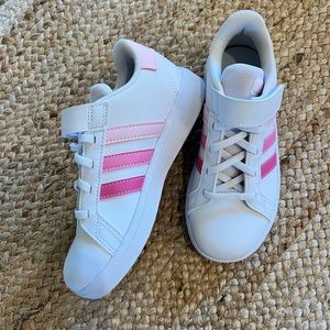 Never worn girls adidas shoes Pink!